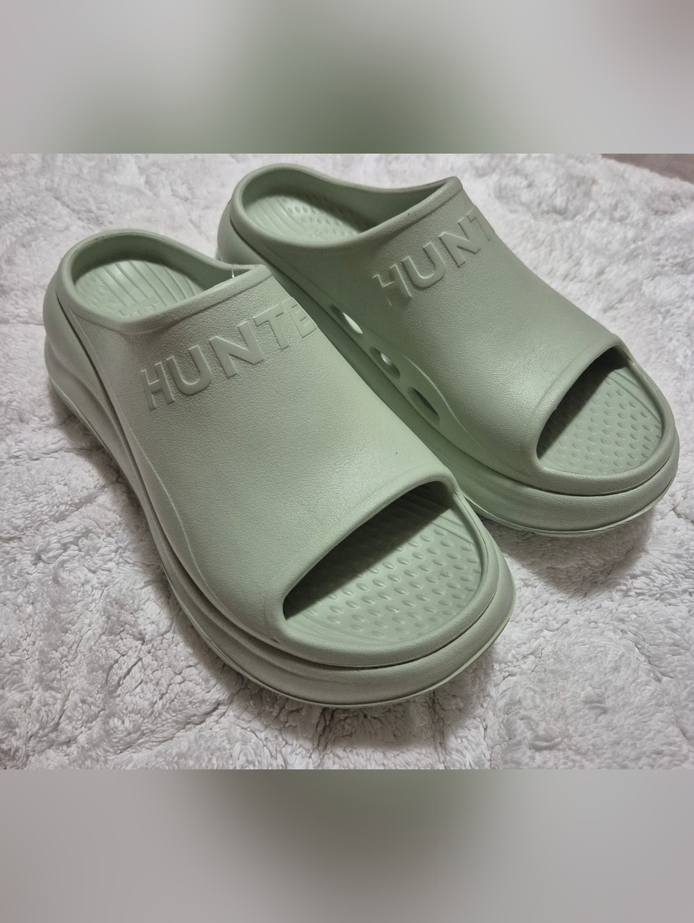 NWT Hunter Slide Sandals in Sage Green...Size:8